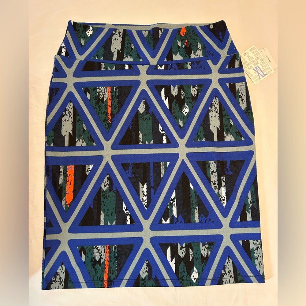 NWT LuLaRoe Cassie pencil skirt geometric pattern, size XL.
